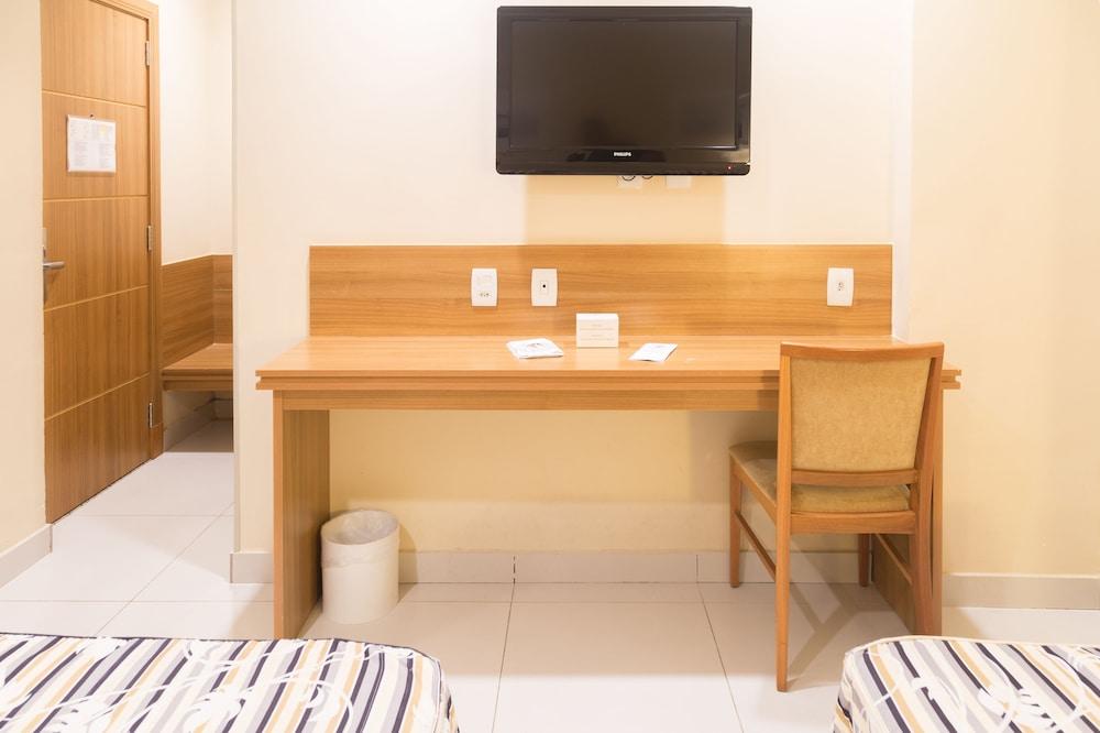 호텔 아틀란티코 비즈니스 센트로 리오데자네이루 외부 사진 A desk in a hotel room