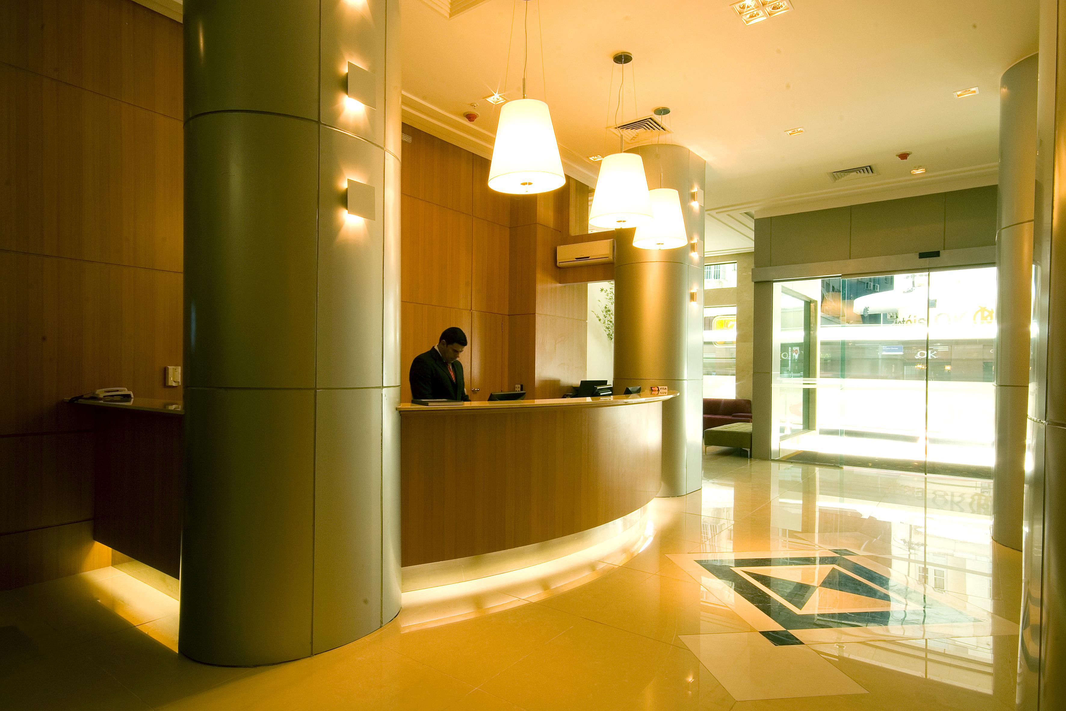 호텔 아틀란티코 비즈니스 센트로 리오데자네이루 외부 사진 Reception desk of a modern hotel